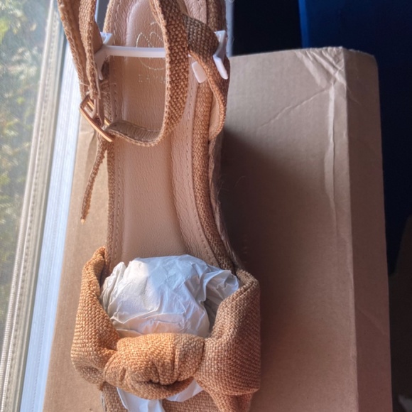 Wedge shoe from Ireland Super cute & Comfortable BRAND NEW - Picture 4 of 5